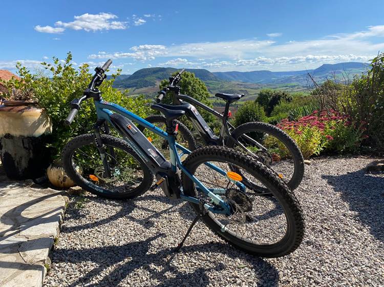 Paseo en bicicleta de monta a LA MAISON DES ETOILES VERRIERES